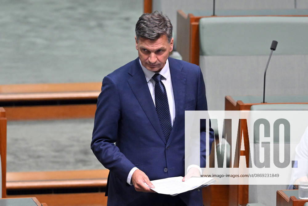 QUESTION TIME, Leader of the Opposition Angus Taylor arrives for Question Time in the House of Representatives at Parliament House in Canberra, Monday, October 12, 2026. ( NO ARCHIVING CANBERRA AUSTRALIAN CAPITAL TERRITORY Australia