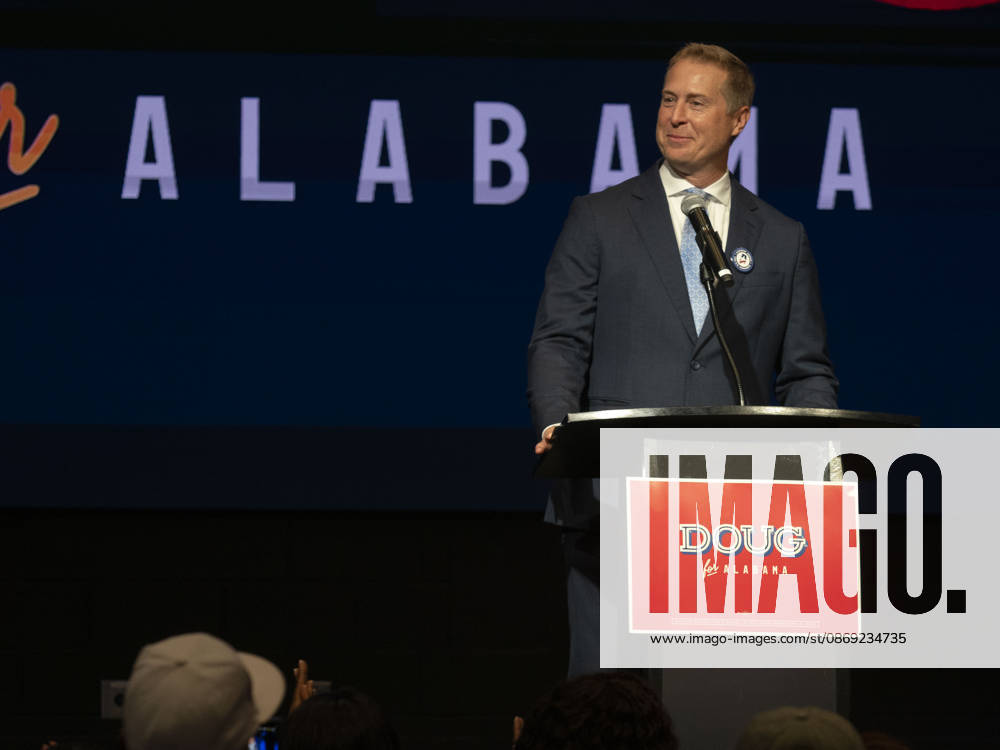 Congressional candidate ANDREW SNEED (D-AL) addresses supporters of Doug Jones during a campaign rally in Huntsville for Jones gubernatorial race. Sneed is one several Democratic congressional candidates calling for ethics reform and government accountability. Huntsville USA - ZUMAd155 20261011_znp_d155_014