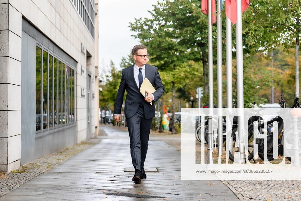 Carsten Linnemann, Federal Minister of Health, upon his arrival at the Konrad Adenauer House for the CDU of Germany’s Executive Committee Retreat in Berlin, October 2026, Berlin, Berlin, Germany, Konrad Adenauer House