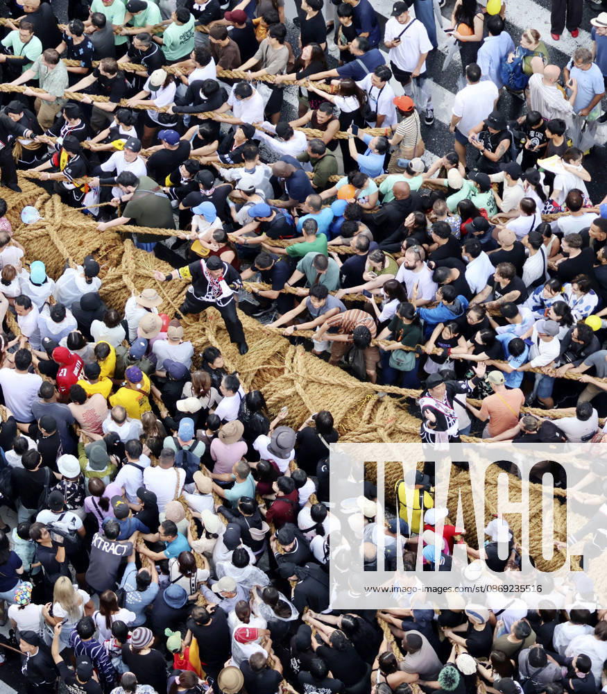 Tug-of-war festival in Okinawa People pull a 160-meter rope weighing 30 tons during Okinawa Prefecture s traditional tug-of-war festival in the prefectural capital Naha on Oct. 11, 2026. A14AA0005630628P