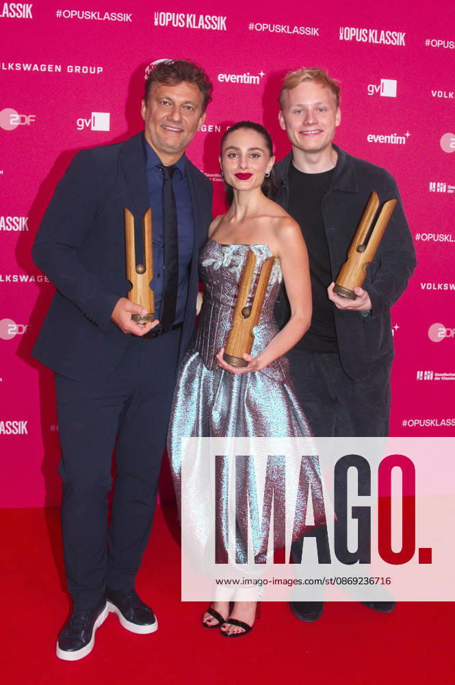 Jonas Kaufmann, Esther Abrami, and Alexander Malofeev at the 2026 Opus Klassik Awards ceremony at the Konzerthaus am Gendarmenmarkt in Berlin, October 11, 2026 Foto:xC.xBehringx xFuturexImagex opus_6141