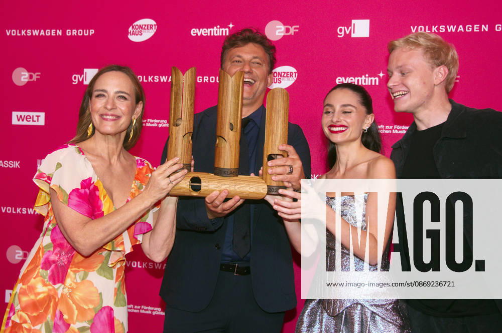 Sarah Willis, Jonas Kaufmann, Esther Abrami, and Alexander Malofeev at the 2026 Opus Klassik Awards ceremony at the Konzerthaus am Gendarmenmarkt in Berlin, October 11, 2026 Foto:xC.xBehringx xFuturexImagex opus_6147