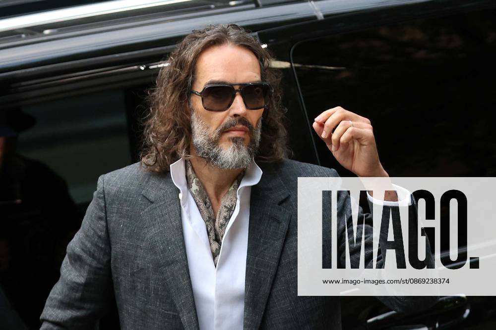 Russell Brand attends preliminary hearing on rape and sexual assault charges LONDON, UNITED KINGDOM - OCTOBER 12: Russell Brand, accompanied by his wife Laura Brand (not seen), arrives at Southwark Crown Court in London, United Kingdom, for a preliminary hearing over rape and sexual assault charges against him, on October 12, 2026. Zeynep Demir Anadolu London United Kingdom. Editorial use only. Please get in touch for any other usage.