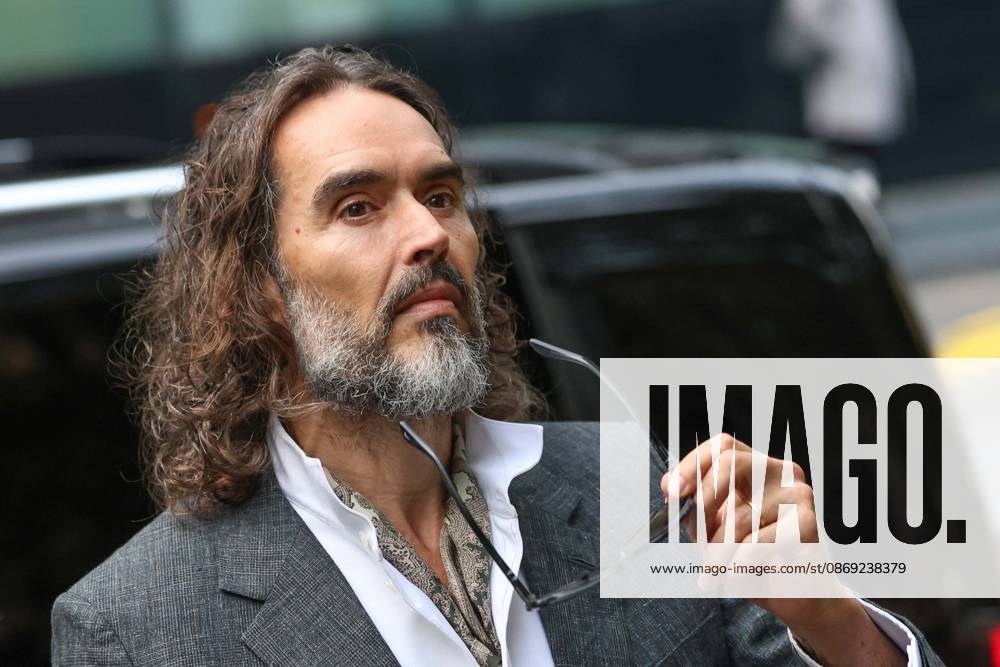 Russell Brand attends preliminary hearing on rape and sexual assault charges LONDON, UNITED KINGDOM - OCTOBER 12: Russell Brand, accompanied by his wife Laura Brand (not seen), arrives at Southwark Crown Court in London, United Kingdom, for a preliminary hearing over rape and sexual assault charges against him, on October 12, 2026. Zeynep Demir Anadolu London United Kingdom. Editorial use only. Please get in touch for any other usage.