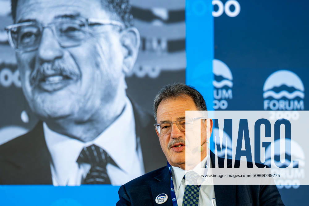 American sociologist Larry Diamond attends the 30th annual Forum 2000 conference in Prague, on October 12, 2026. (CTKxPhoto OndrejxDeml) CTKPhotoP2026101202536 CTKPhotoP2026101202536