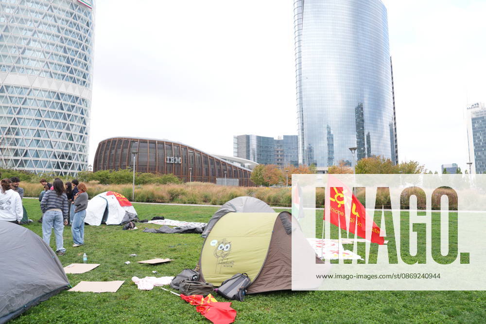 IPA89591455 - Milan, October 12, 2026: Tents at the Biblioteca degli Alberi: University students from the Unione degli Universitari (UDU) are camping out to protest the high cost of living and skyrocketing rents