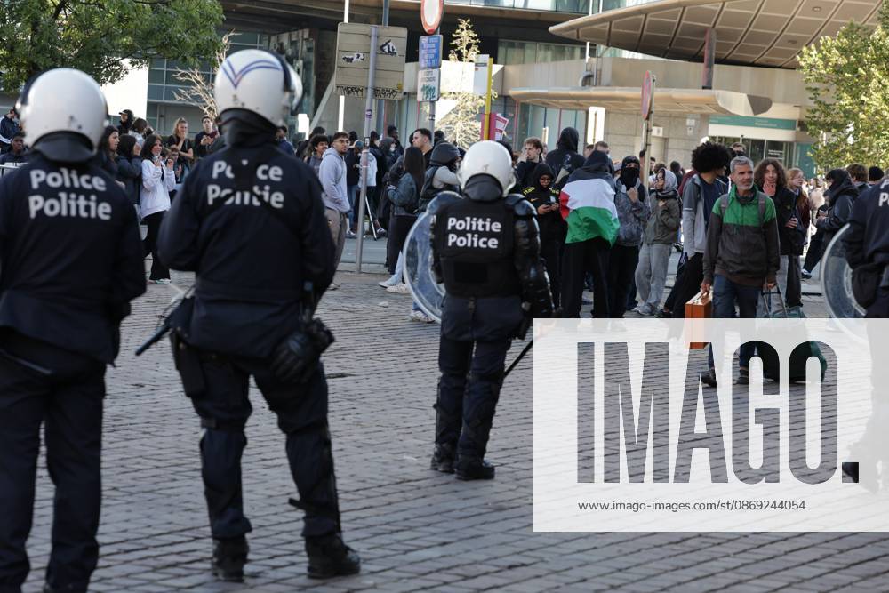 Police pictured during a riot outside the Gare du Midi-Zuid Station, in Brussels on Monday 12 October 2026, as a strike in the public services against the Federal Government s budgetary measures is organised by the trade unions. NICOLASxMAETERLINCK 189546749