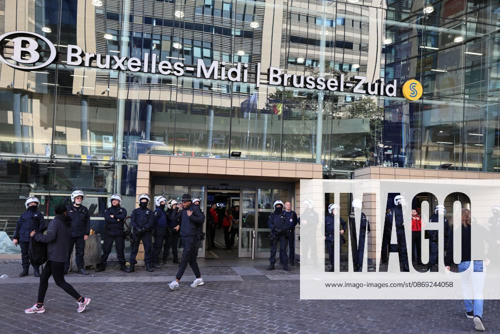 Police pictured during a riot outside the Gare du Midi-Zuid Station, in Brussels on Monday 12 October 2026, as a strike in the public services against the Federal Government s budgetary measures is organised by the trade unions. NICOLASxMAETERLINCK 189546757