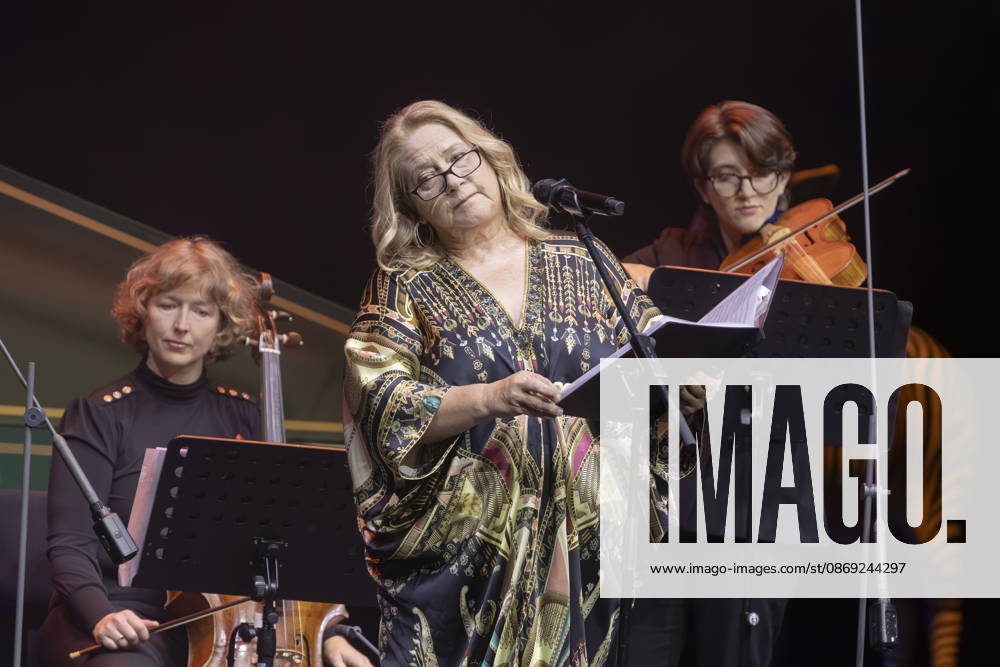 Performance by Kathy Kelly Camerata Musikus with Milko Kersten during the 18th HOPE Gala at the Schauspielhaus Dresden. The HOPE Gala Dresden is a benefit event that supports the HOPE Cape Town children’s project in South Africa in its commitment to the health, development, and education of children and young adults in the townships around Cape Town.