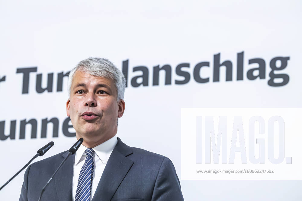 Construction Begins on the Pfaffensteig Tunnel in Stuttgart Steffen Bilger (CDU), Federal Minister of Transportation The 11-kilometer-long rail tunnel is part of the Stuttgart 21 project and, starting in 2033, will connect the Gäubahn line toward Zurich with the airport