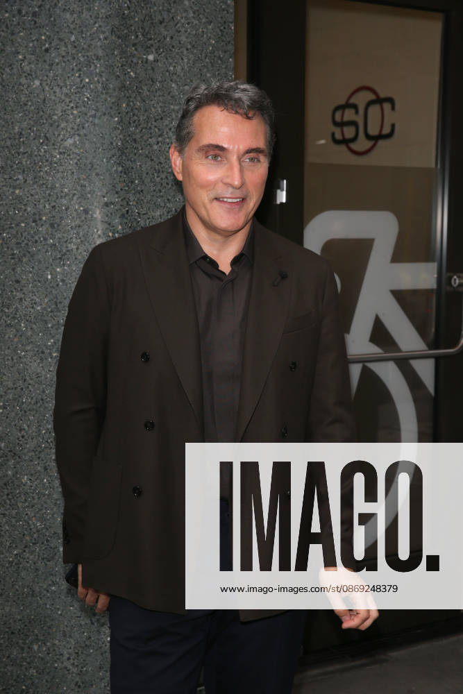 RUFUS SEWELL at ABC Studios in New York City for Ã¢â‚¬ËœGood Morning America. New York USA - ZUMAh16_ 20261012_zaf_h16_032