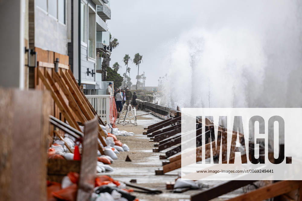 Waves crash into the boardwalk along the Belmont Shore peninsula as remnants of Tropical Storm Rachel make their way through Southern California. Long Beach USA - ZUMAc316 20261011_znp_c316_002