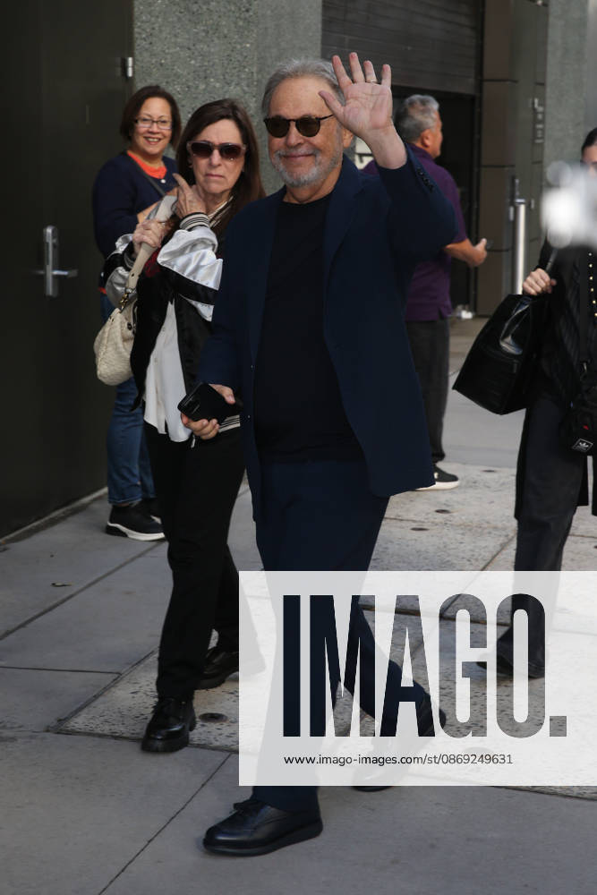 BILLY CRYSTAL at ABC Studios in New York City for Ã¢â‚¬ËœGood Morning America. New York USA - ZUMAh16_ 20261012_zaf_h16_057