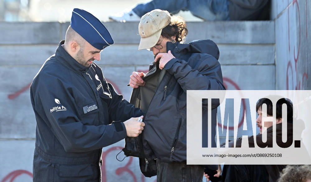 Clashes break out between police and protesters in Brussels BRUSSELS, BELGIUM - OCTOBER 12: Police take security measures during a demonstration organized as part of a public service strike against the Federal Government s budget measures in Brussels, Belgium on October 12, 2026. Dursun Aydemir Anadolu Brussels Belgium. Editorial use only. Please get in touch for any other usage.