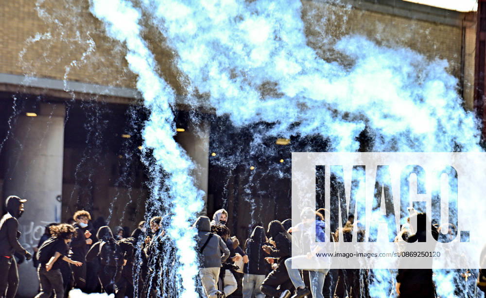 Clashes break out between police and protesters in Brussels BRUSSELS, BELGIUM - OCTOBER 12: Clashes break out between police and protesters during a demonstration organized as part of a public service strike against the Federal Government s budget measures in Brussels, Belgium on October 12, 2026. Dursun Aydemir Anadolu Brussels Belgium. Editorial use only. Please get in touch for any other usage.
