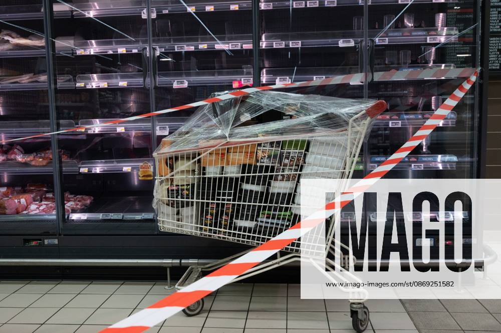 Cyberattack on Refrigerators PHOTOPQR OUEST FRANCE ELSA RANCEL OUEST FRANCE LANNION October 12, 2026 A cyberattack affected the refrigeration systems of about 100 major retail chains, such as Intermarché, Super U, and Leclerc, on Monday, October 12, 2026. Here, at this Intermarché in the Côtes-d’Armor—the store does not wish to be identified or named—the refrigerators in all the fresh and frozen food aisles have been shut down. THE SUPERMARKET DOES NOT WISH TO BE NAMED, SIMPLY A SCENE FROM AN INTERMARCHÉ IN THE CÔTES-D’ARMOR Photo by ELSA RANCEL, OUEST FRANCE Several large and medium-sized retailers were victims of a cyberattack that affected refrigeration equipment on the night of Monday, October 12, 2026, in LANNION, France