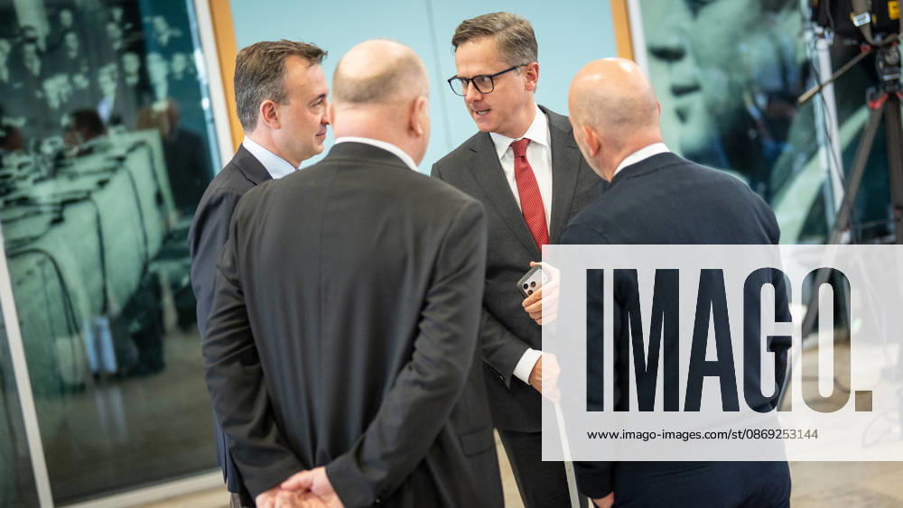 Federal Health Minister Karsten Linnemann speaking with journalists, with Paul Ziemiak, at the CDU Germany Executive Committee Retreat in Berlin, October 2026, Berlin, Berlin, Germany, Konrad Adenauer House