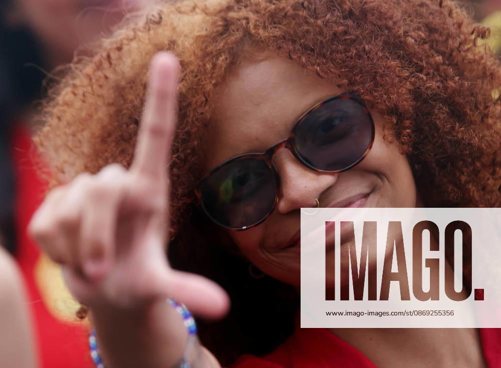 A supporter flashes an L for Lula as thousands of supporters gather in Copacabana, Rio de Janeiro, Brazil, on October 12, 2026, for a pro-democracy demonstration organized by the CENA Nacional movement, the National Union of Students (UNE) and Universibloco. Held on BrazilÃ¢â‚¬â ¢s Our Lady of Aparecida national holiday, the rally calls for the defense of constitutional rights and public policies supporting healthcare, education and social assistance. Carnival street bands, known as blocos, and percussion groups brought music and a festive atmosphere to the waterfront mobilization, blending political activism with RioÃ¢â‚¬â ¢s popular street culture. The demonstration takes place ahe - ZUMAk251 20261012_znp_k251_008