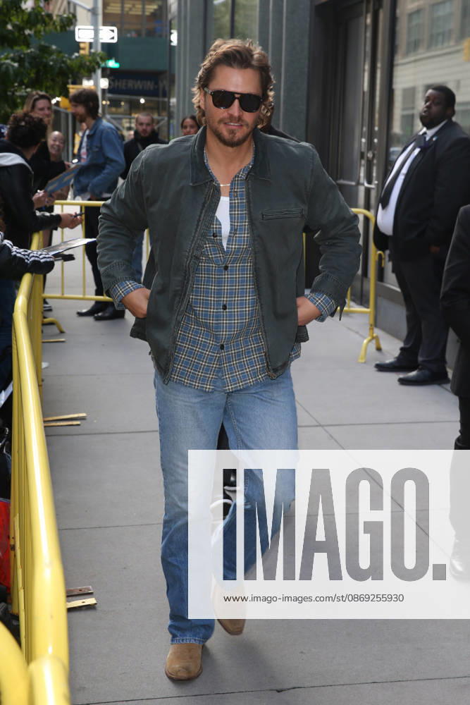 LUKE GRIMES at ABC Studios in New York City for Ã¢â‚¬ËœLive With Kelly and MarkÃ¢ New York USA - ZUMAh16_ 20261012_zaf_h16_084