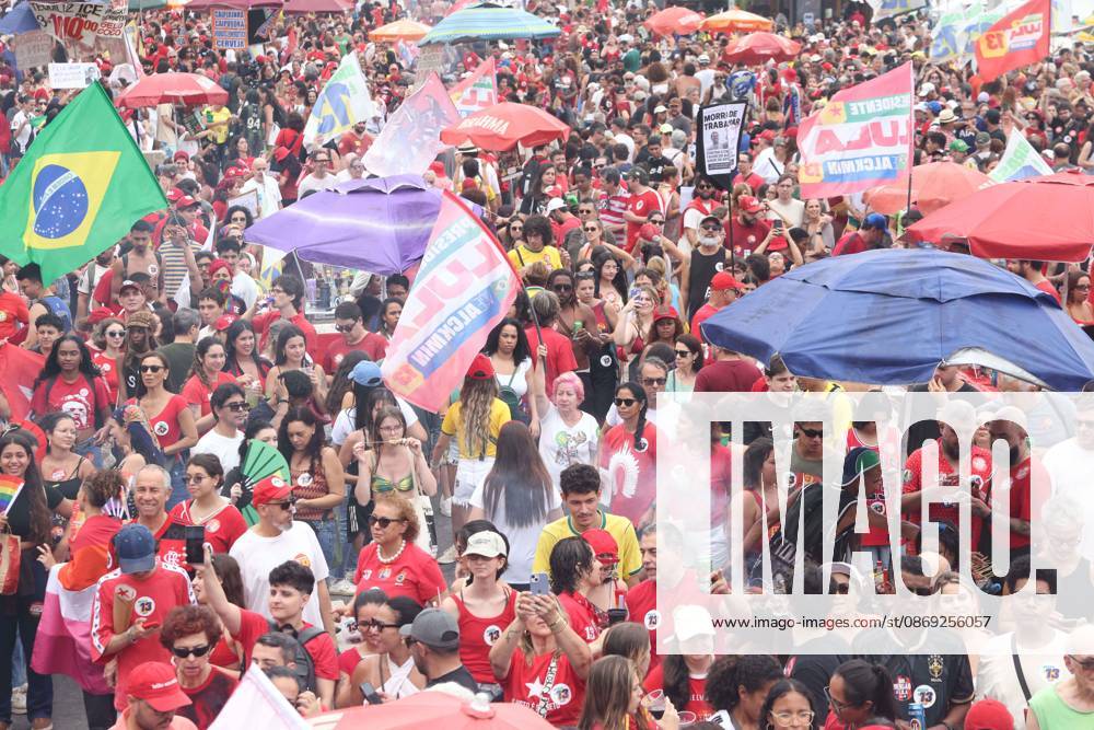 Thousands of supporters gather in Copacabana, Rio de Janeiro, Brazil, on October 12, 2026, for a pro-democracy demonstration organized by the CENA Nacional movement, the National Union of Students (UNE) and Universibloco. Held on BrazilÃ¢â‚¬â ¢s Our Lady of Aparecida national holiday, the rally calls for the defense of constitutional rights and public policies supporting healthcare, education and social assistance. Carnival street bands, known as blocos, and percussion groups brought music and a festive atmosphere to the waterfront mobilization, blending political activism with RioÃ¢â‚¬â ¢s popular street culture. The demonstration takes place ahead of BrazilÃ¢â‚¬â ¢s October 25 pres - ZUMAk251 20261012_znp_k251_017