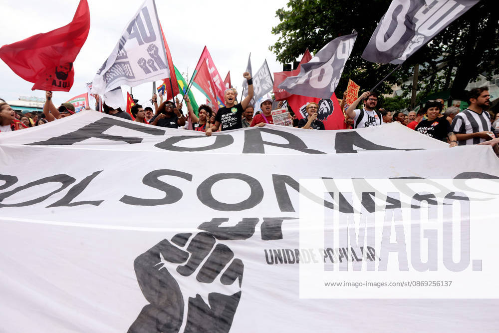 Thousands of supporters gather in Copacabana, Rio de Janeiro, Brazil, on October 12, 2026, for a pro-democracy demonstration organized by the CENA Nacional movement, the National Union of Students (UNE) and Universibloco. Held on BrazilÃ¢â‚¬â ¢s Our Lady of Aparecida national holiday, the rally calls for the defense of constitutional rights and public policies supporting healthcare, education and social assistance. Carnival street bands, known as blocos, and percussion groups brought music and a festive atmosphere to the waterfront mobilization, blending political activism with RioÃ¢â‚¬â ¢s popular street culture. The demonstration takes place ahead of BrazilÃ¢â‚¬â ¢s October 25 pres - ZUMAk251 20261012_znp_k251_028