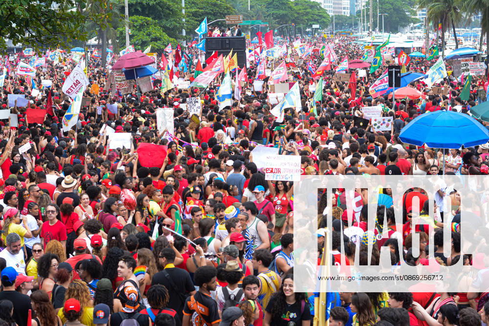 RIO DE JANEIRO, RJ - 12.10.2026: BRASIL PELA DEMOCRACIA RJ - Pro-Lula rally held this afternoon (12) during Brazil for democracy RJ held in Copacabana in Rio de Janeiro, RJ. x3030170x CarlosxSanttos