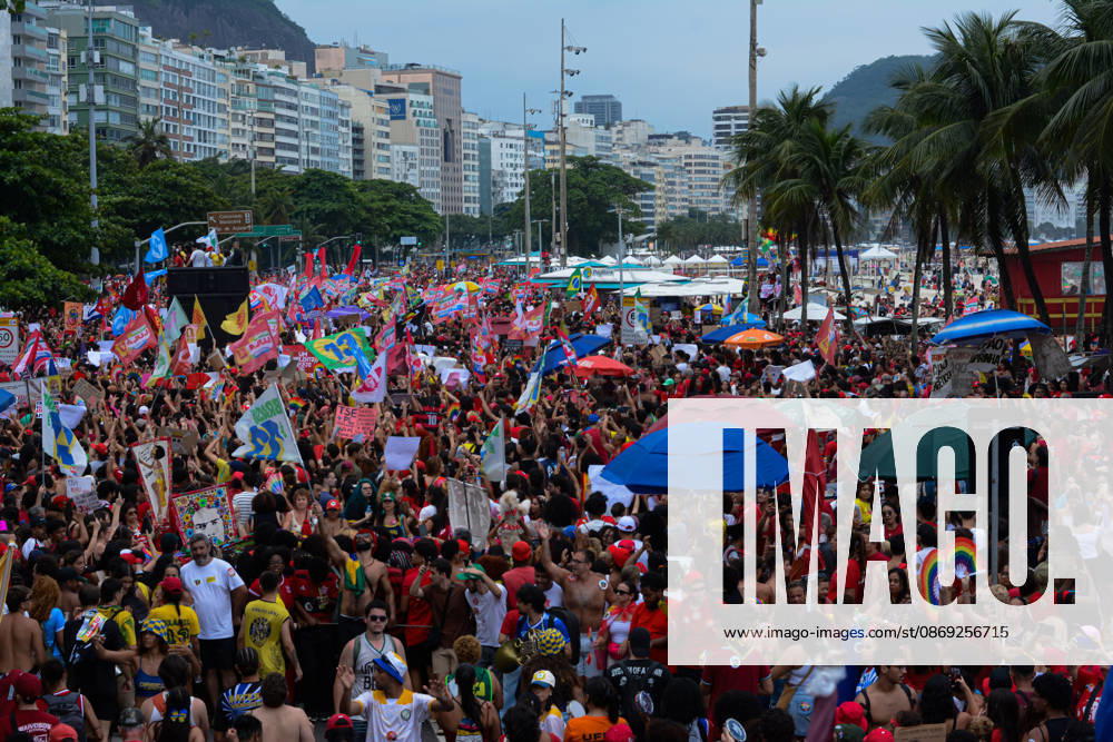 RIO DE JANEIRO, RJ - 12.10.2026: BRASIL PELA DEMOCRACIA RJ - Pro-Lula rally held this afternoon (12) during Brazil for democracy RJ held in Copacabana in Rio de Janeiro, RJ. x3030171x CarlosxSanttos