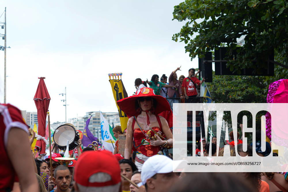 RIO DE JANEIRO, RJ - 12.10.2026: BRASIL PELA DEMOCRACIA RJ - Pro-Lula rally held this afternoon (12) during Brazil for democracy RJ held in Copacabana in Rio de Janeiro, RJ. x3030182x CarlosxSanttos
