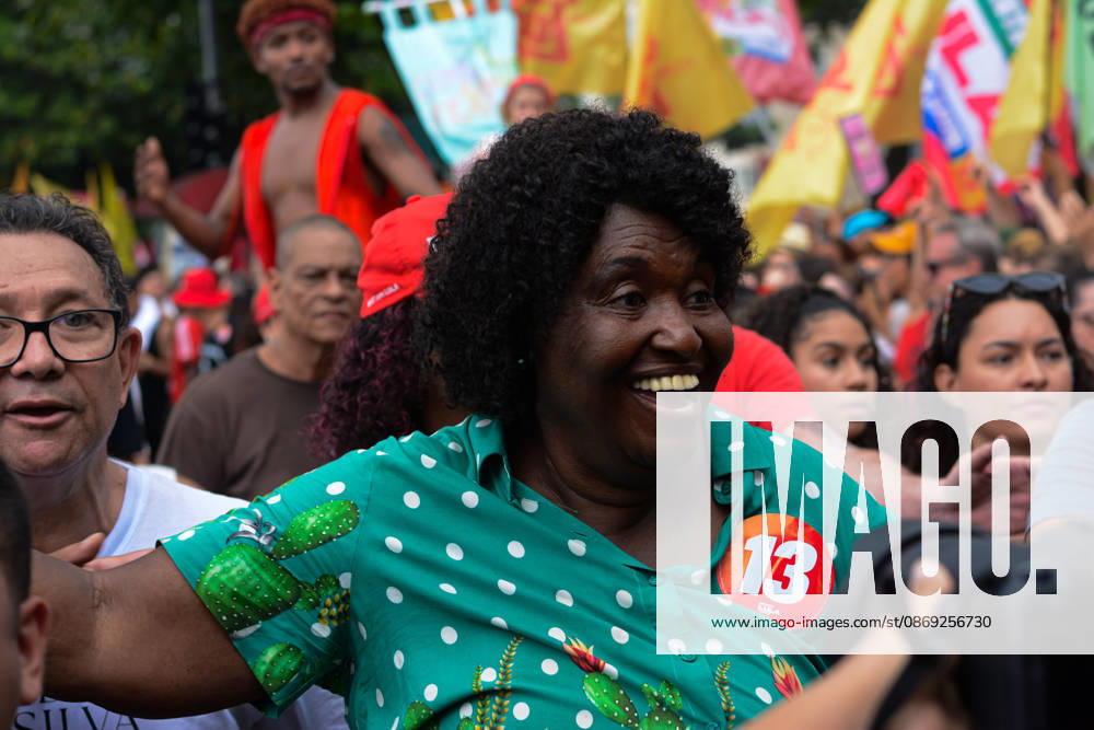 RIO DE JANEIRO, RJ - 12.10.2026: BRASIL PELA DEMOCRACIA RJ - Benedita da Silva at the pro-Lula event held this afternoon (12) during Brasil pela democracia Rj held in Copacabana in Rio de Janeiro, RJ. x3030185x CarlosxSanttos