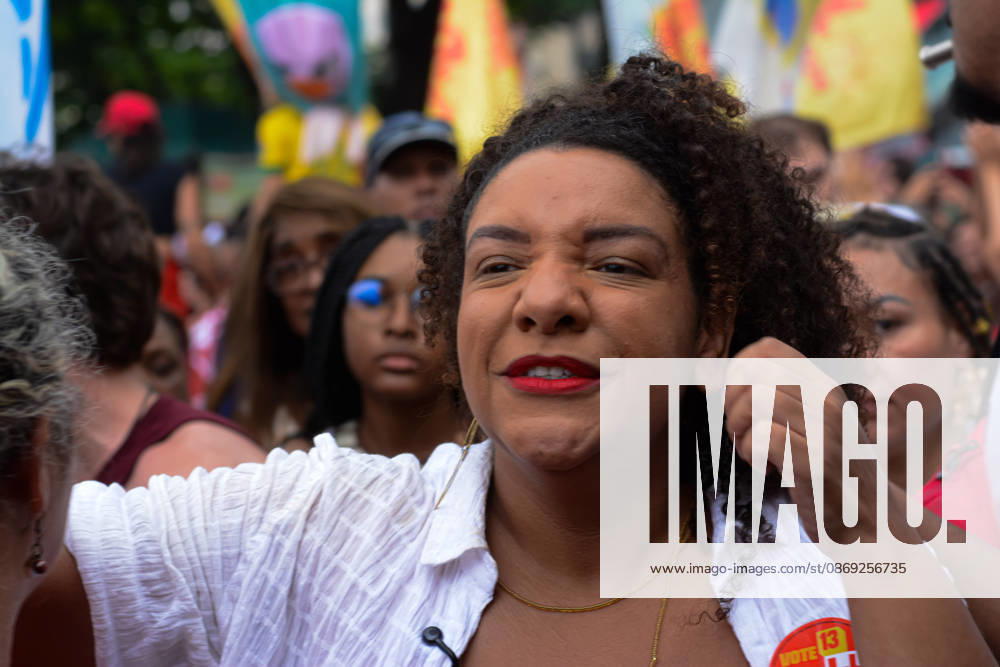 RIO DE JANEIRO, RJ - 12.10.2026: BRASIL PELA DEMOCRACIA RJ - State Representative Renata Souza at the pro-Lula event held this afternoon (12) during Brazil for democracy RJ held in Copacabana in Rio de Janeiro, RJ. x3030189x CarlosxSanttos