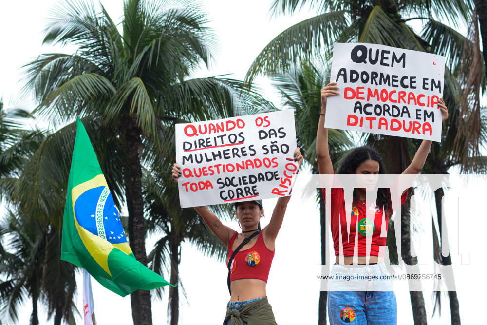 RIO DE JANEIRO, RJ - 12.10.2026: BRASIL PELA DEMOCRACIA RJ - Pro-Lula rally held this afternoon (12) during Brazil for democracy RJ held in Copacabana in Rio de Janeiro, RJ. x3030196x CarlosxSanttos