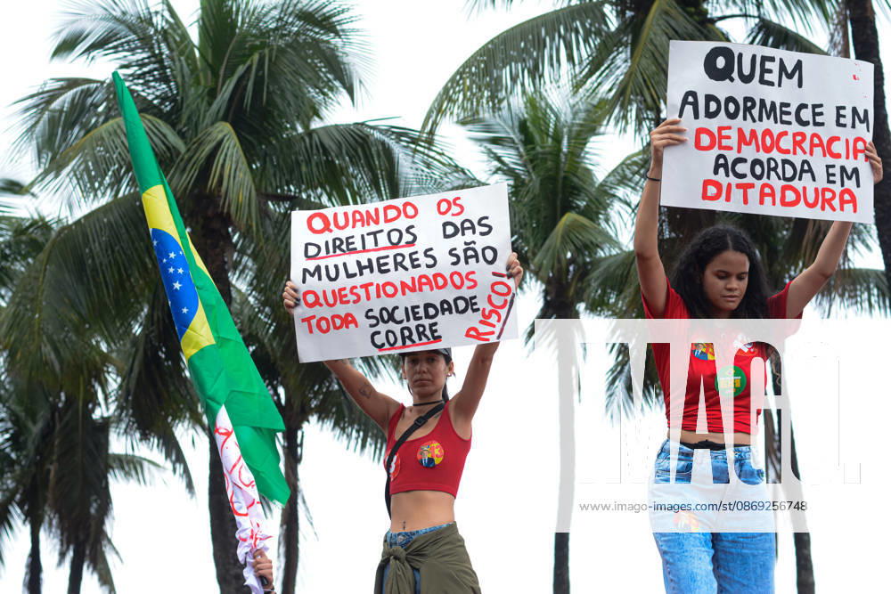 RIO DE JANEIRO, RJ - 12.10.2026: BRASIL PELA DEMOCRACIA RJ - Pro-Lula rally held this afternoon (12) during Brazil for democracy RJ held in Copacabana in Rio de Janeiro, RJ. x3030197x CarlosxSanttos