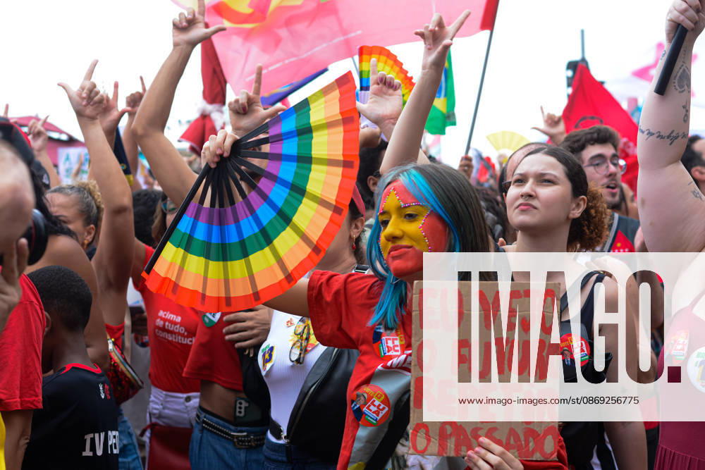 RIO DE JANEIRO, RJ - 12.10.2026: BRASIL PELA DEMOCRACIA RJ - Pro-Lula rally held this afternoon (12) during Brazil for democracy RJ held in Copacabana in Rio de Janeiro, RJ. x3030209x CarlosxSanttos