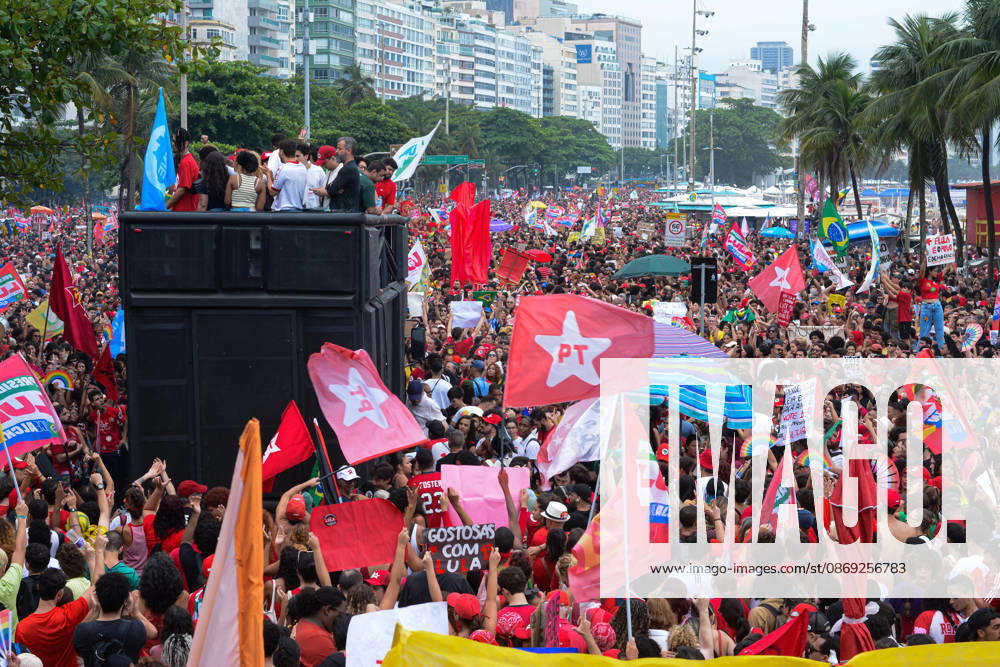RIO DE JANEIRO, RJ - 12.10.2026: BRASIL PELA DEMOCRACIA RJ - Pro-Lula rally held this afternoon (12) during Brazil for democracy RJ held in Copacabana in Rio de Janeiro, RJ. x3030214x CarlosxSanttos
