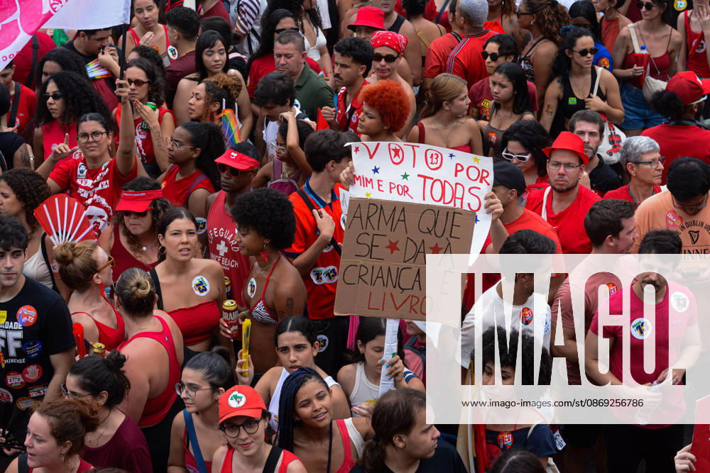 RIO DE JANEIRO, RJ - 12.10.2026: BRASIL PELA DEMOCRACIA RJ - Pro-Lula rally held this afternoon (12) during Brazil for democracy RJ held in Copacabana in Rio de Janeiro, RJ. x3030215x CarlosxSanttos
