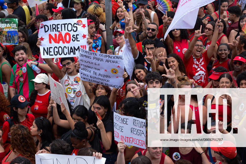 RIO DE JANEIRO, RJ - 12.10.2026: BRASIL PELA DEMOCRACIA RJ - Pro-Lula rally held this afternoon (12) during Brazil for democracy RJ held in Copacabana in Rio de Janeiro, RJ. x3030216x CarlosxSanttos