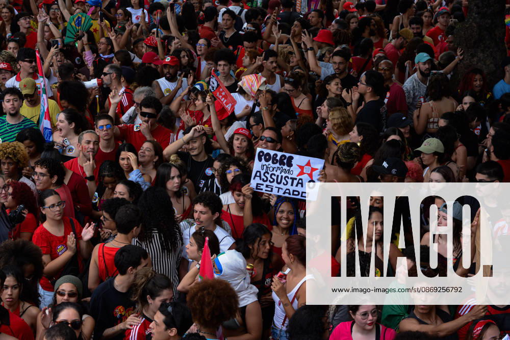 RIO DE JANEIRO, RJ - 12.10.2026: BRASIL PELA DEMOCRACIA RJ - Pro-Lula rally held this afternoon (12) during Brazil for democracy RJ held in Copacabana in Rio de Janeiro, RJ. x3030221x CarlosxSanttos