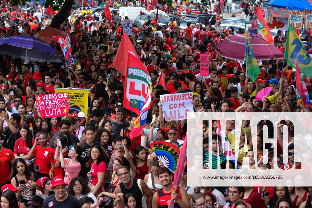 RIO DE JANEIRO, RJ - 12.10.2026: BRASIL PELA DEMOCRACIA RJ - Pro-Lula rally held this afternoon (12) during Brazil for democracy RJ held in Copacabana in Rio de Janeiro, RJ. x3030222x CarlosxSanttos