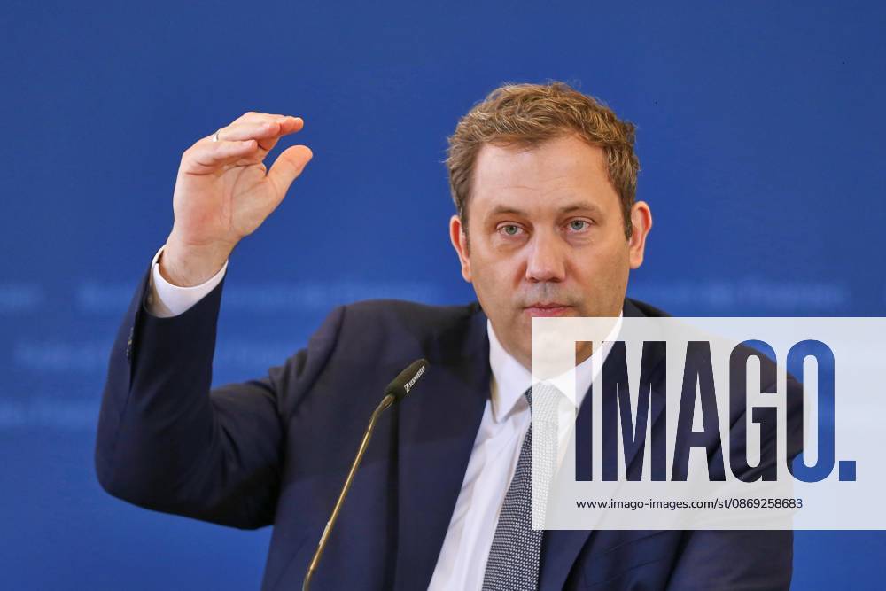 Federal Ministry of Finance Press Conference on the Meeting of the Stability Council Federal Minister of Finance Lars Klingbeil (SPD)