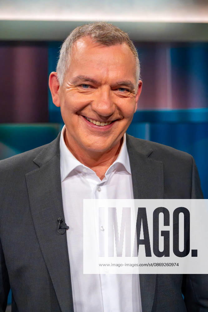Hart aber Fair from Cologne on October 12, 2026. Pictured: Jan van Aken, a member of the Bundestag for The Left. Bärbel Bas has resigned as Minister of Labor and SPD chairwoman. Was she treated inhumanely? The political center in Germany is being hollowed out. The CDU a