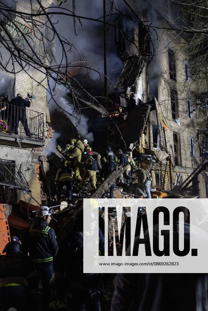 KHARKIV, UKRAINE, OCTOBER 12, 2026: Emergency workers conduct rescue operations at a residential building damaged in a Russian strike in Kharkiv s Kholodnohirskyi district. A firefighter was injured by falling concrete debris while clearing the rubble and was evacuated on a stretcher. Kharkiv Ukraine - ZUMAq101 20261012_zna_q101_143