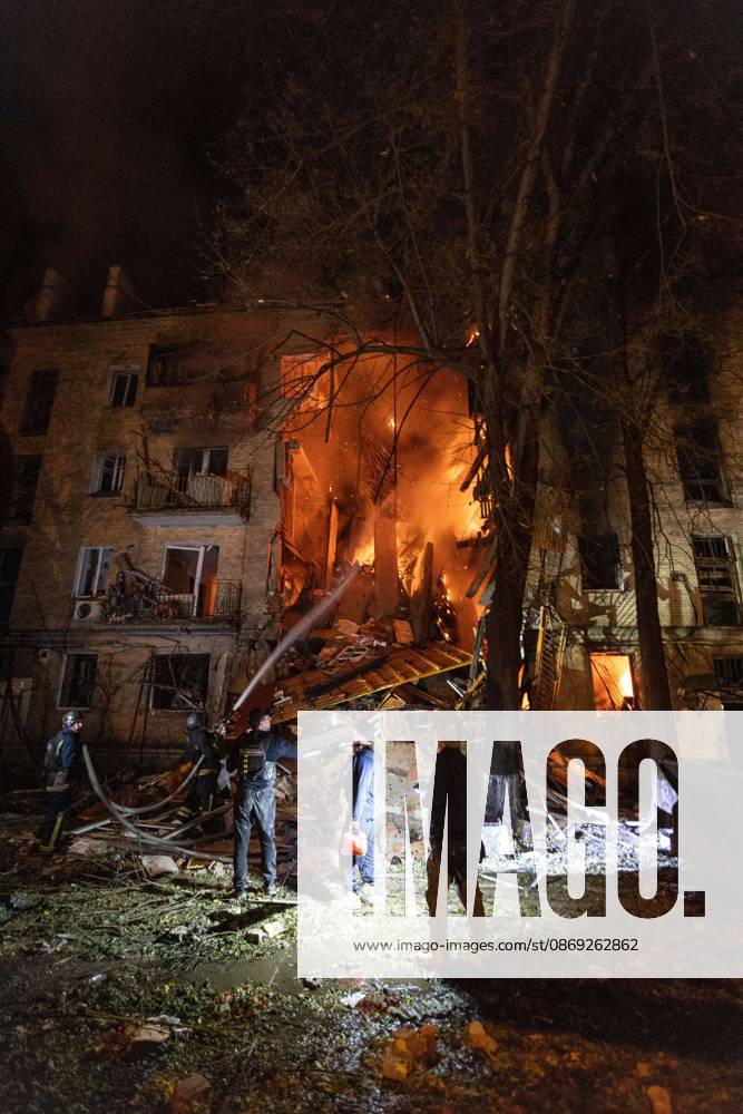 KHARKIV, UKRAINE, OCTOBER 12, 2026: Emergency workers conduct rescue operations at a residential building damaged in a Russian strike in Kharkiv s Kholodnohirskyi district. A firefighter was injured by falling concrete debris while clearing the rubble and was evacuated on a stretcher. Kharkiv Ukraine - ZUMAq101 20261012_zna_q101_144