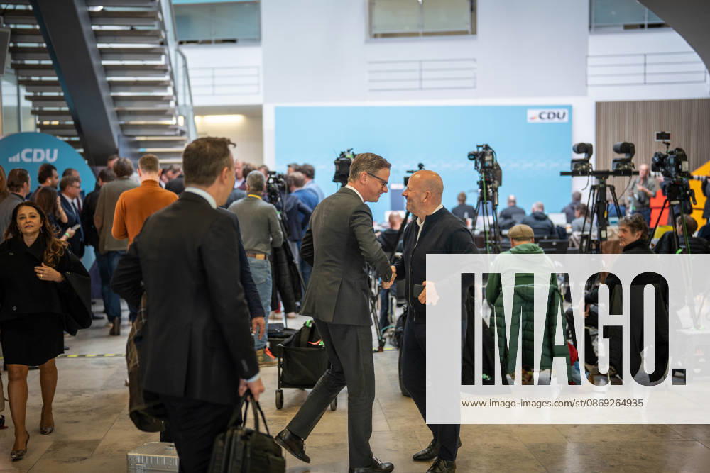 Federal Health Minister Carsten Linnemann (CDU), along with ZDF journalist and Federal Press Conference Chairman Mathis Feldhoff (from left), warmly greet one another at the CDU Federal Headquarters during the CDU of Germany’s Executive Committee Retreat in Berlin, October 2026, Berlin, Germany, Konrad Adenauer House