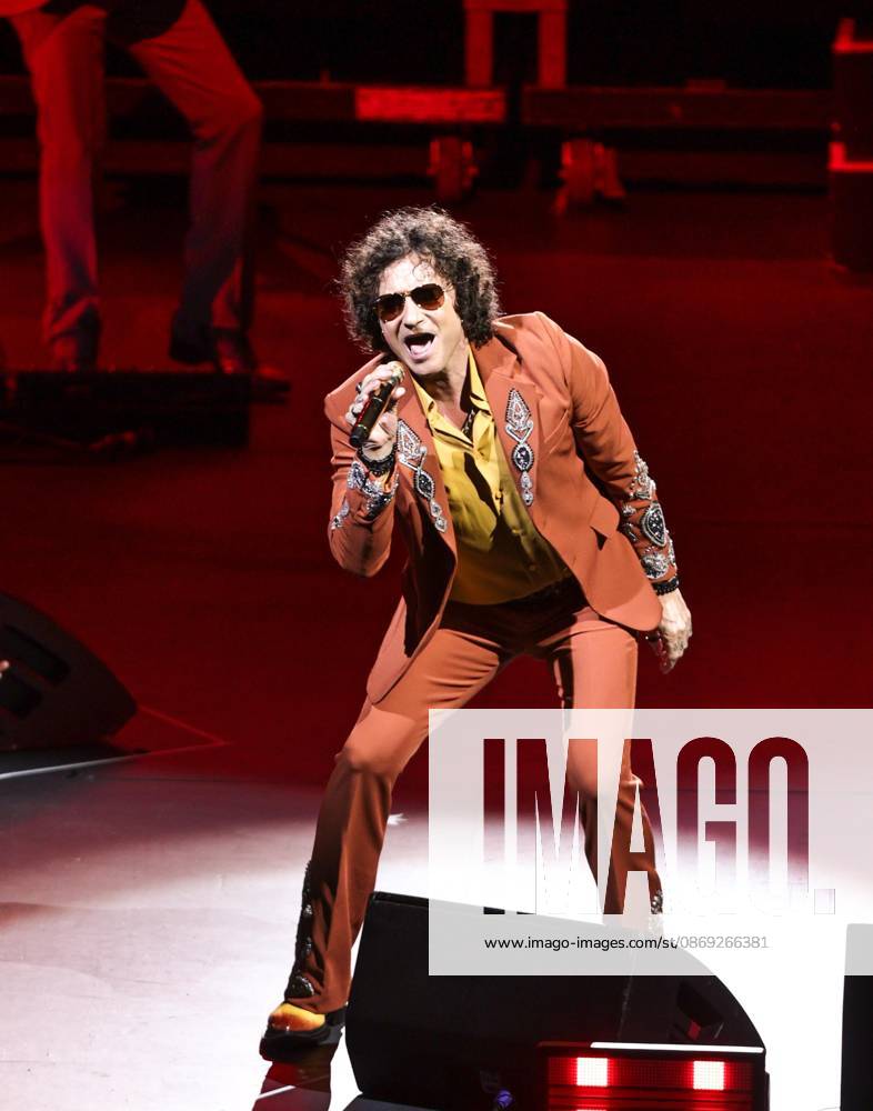 TO-45442- CIUDAD DE MEXICO,2026-10-12. Spanish singer songwriter Enrique Bunbury performs in concert as part of his Nuevas Mutaciones Tour 2026 at the Auditorio Nacional in Mexico City. Clasos.com.mx - ZUMAcs4_ 20261012_faa_cs4_001