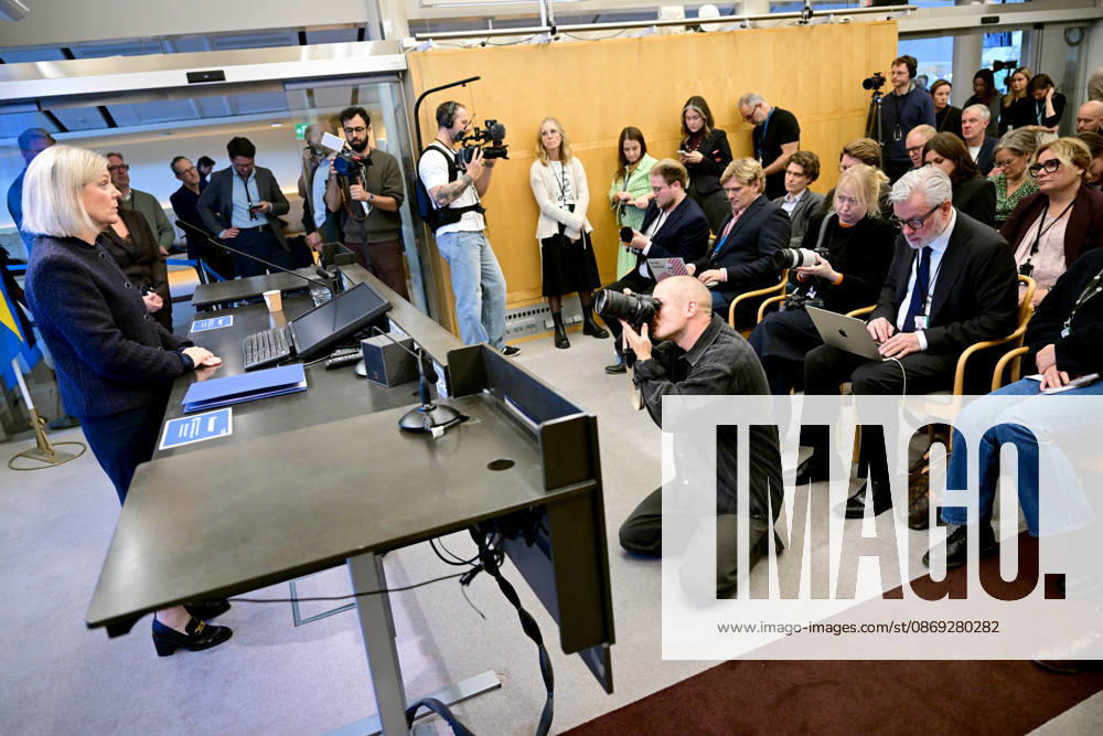 STOCKHOLM, SWEDEN 20261013 The media is on the scene as Social Democratic Party leader Magdalena Andersson holds a press conference following her meeting with the Speaker of the Riksdag regarding her exploratory mandate STOCKHOLM, SWEDEN
