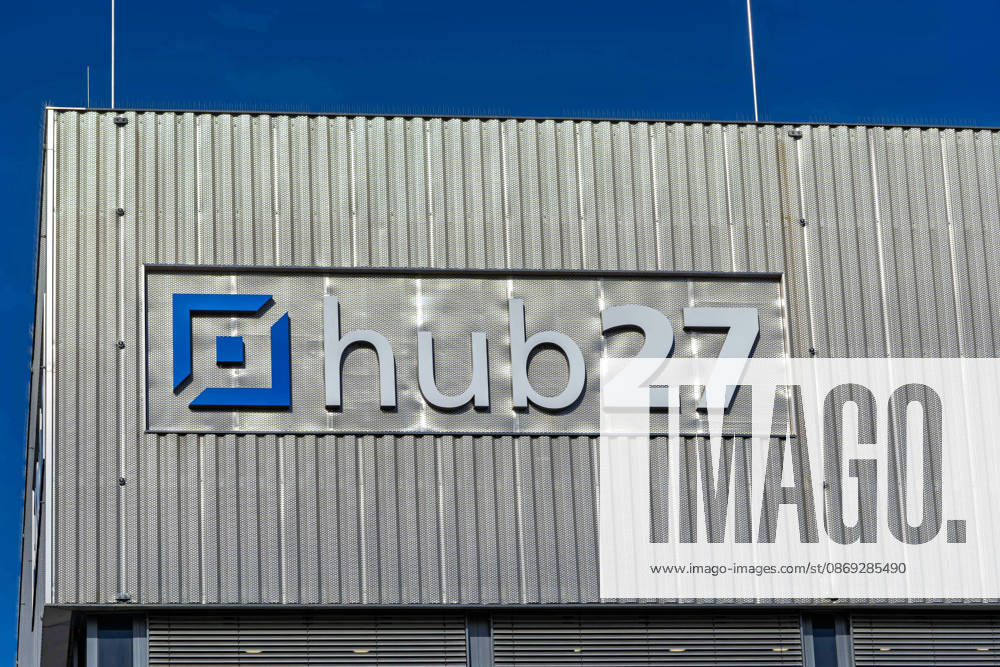 The hub27 lettering on the expanded metal-clad facade of the multifunctional exhibition hall of the same name a