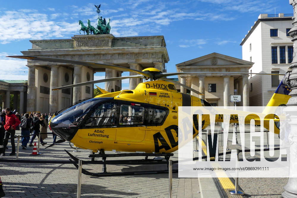 Helicopter Berlin 7aIMG 0576885 FüllerBerlin, Berlin, Germany