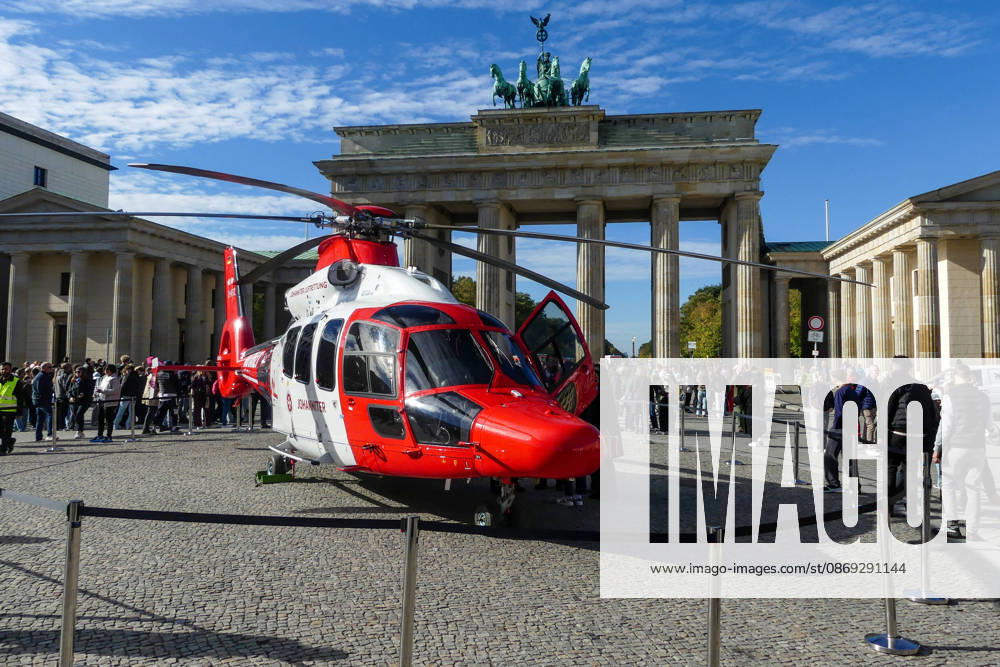 Helicopter Berlin 7aIMG 0576887 FüllerBerlin, Berlin, Germany