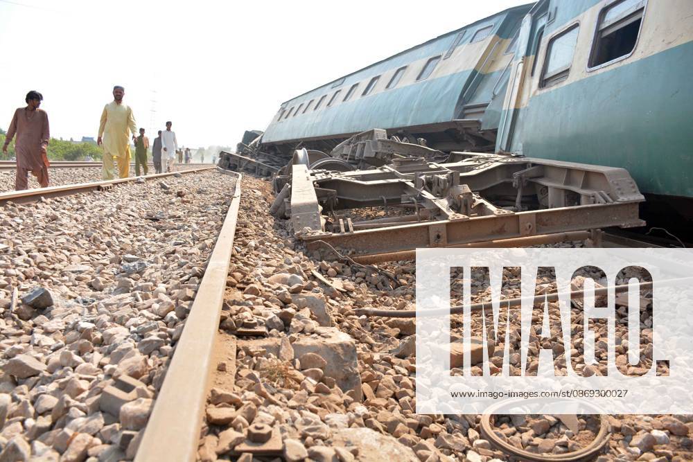 7 killed, 40 injured as passenger train derails in Pakistan MULTAN, PAKISTAN - OCTOBER 13: Rescue workers search for victims following the derailment of the Rehman Baba Express passenger train on the outskirts of Multan, Pakistan, on October 13, 2026. At least seven people were killed and 40 others injured when a passenger train derailed in Pakistan s eastern Punjab province early Tuesday, local media reported. Muhammad Reza Anadolu Multan Pakistan. Editorial use only. Please get in touch for any other usage.
