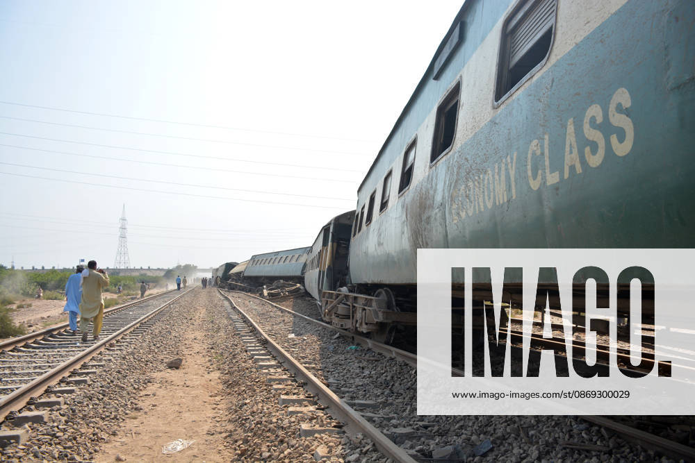7 killed, 40 injured as passenger train derails in Pakistan MULTAN, PAKISTAN - OCTOBER 13: Rescue workers search for victims following the derailment of the Rehman Baba Express passenger train on the outskirts of Multan, Pakistan, on October 13, 2026. At least seven people were killed and 40 others injured when a passenger train derailed in Pakistan s eastern Punjab province early Tuesday, local media reported. Muhammad Reza Anadolu Multan Pakistan. Editorial use only. Please get in touch for any other usage.